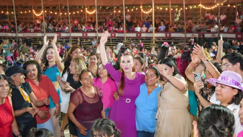 Participan 4 mil mamás en festejo organizado por Villa de Álvarez