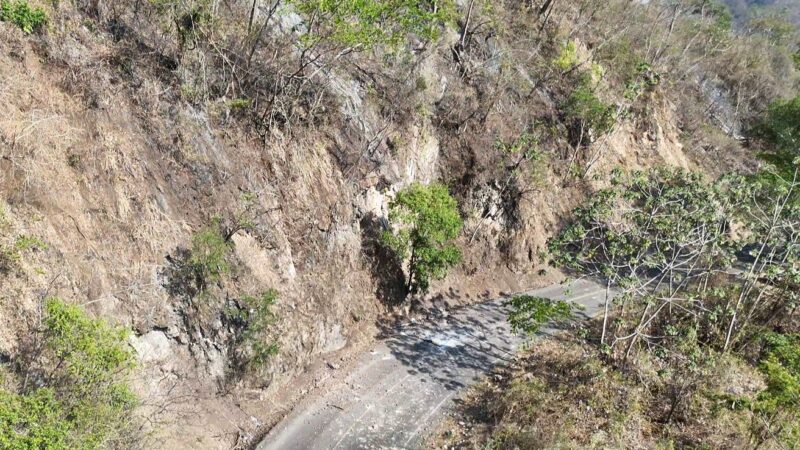 Cierre temporal en la carretera Villa-Minatitlán para salvaguardar a quienes circulan por esa vía: UEPC