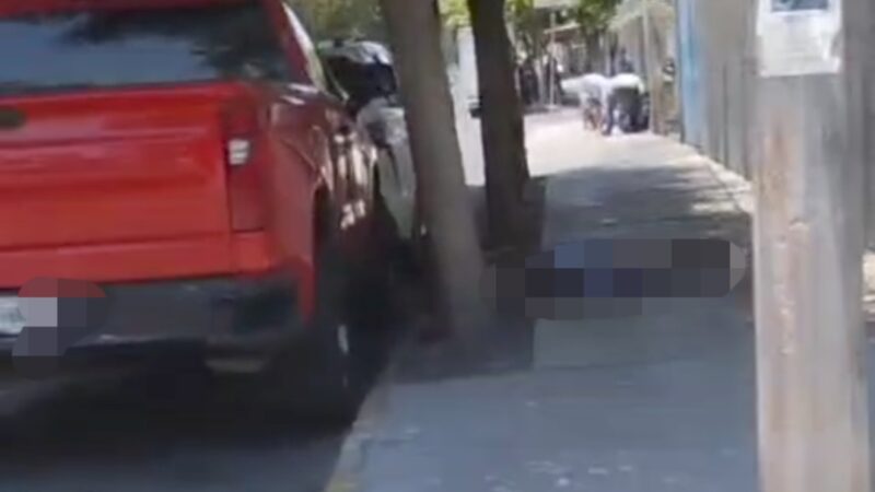 Ejecutan a balazos a un masculino y una mujer queda lesionada en la colonia Lázaro Cárdenas en Colima
