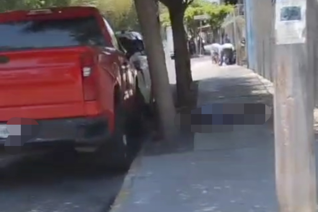 Ejecutan a balazos a un masculino y una mujer queda lesionada en la colonia Lázaro Cárdenas en Colima